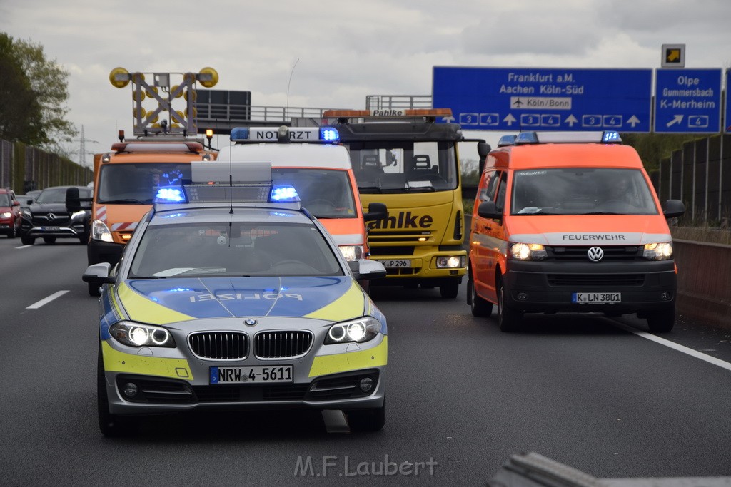 VU Auffahrunfall A 3 Rich Oberhausen kurz vor AS Koeln Dellbrueck P147.JPG - Miklos Laubert